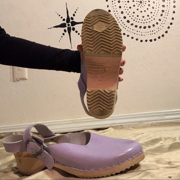 Vintage Lavender Clogs - Picture 2 of 4